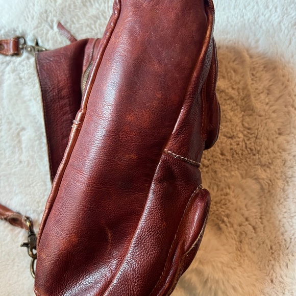 Beautifully Distressed Leather Shoulder Bag - Picture 9 of 12